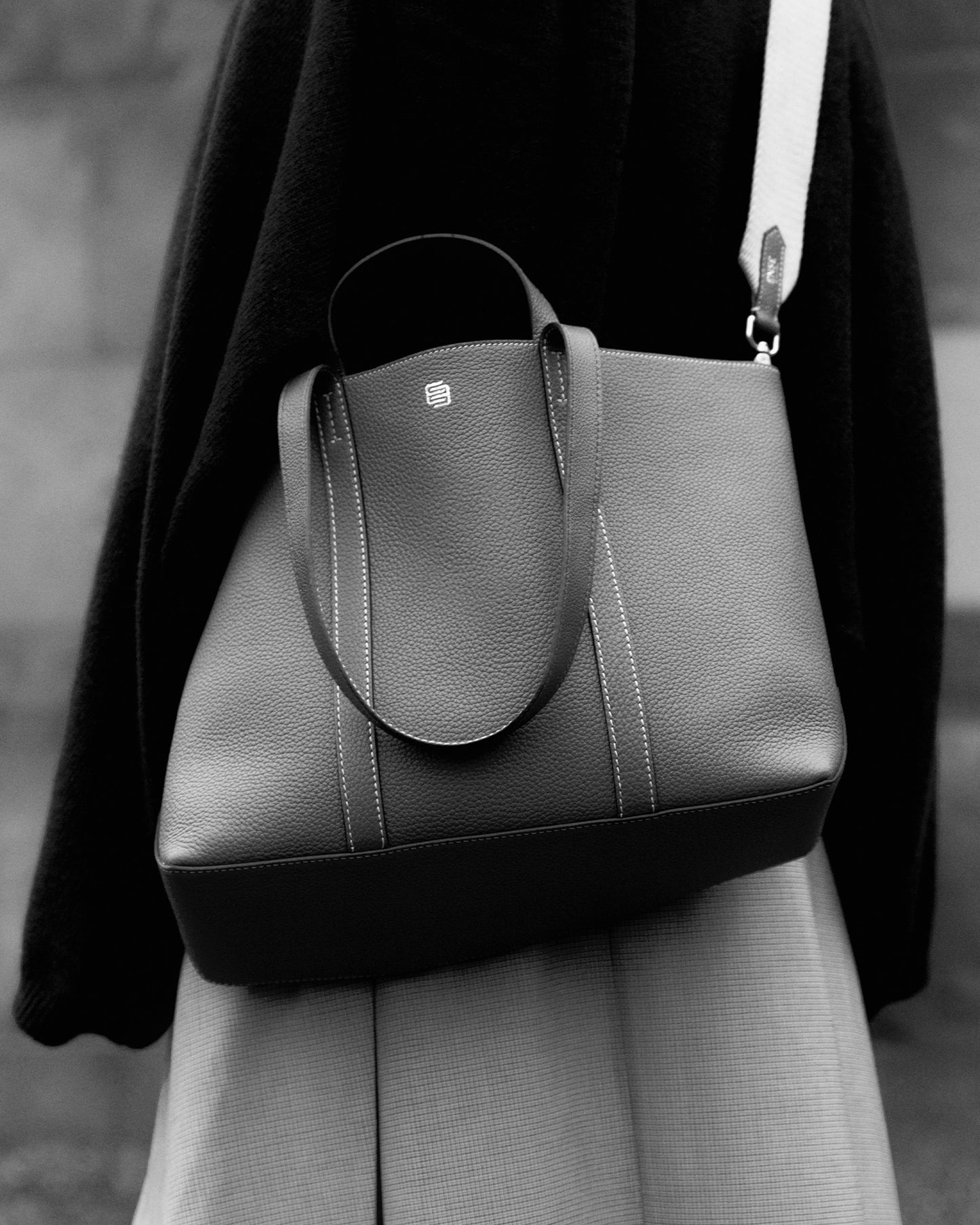 Medium Sanda Tote Light Oak Moss Green