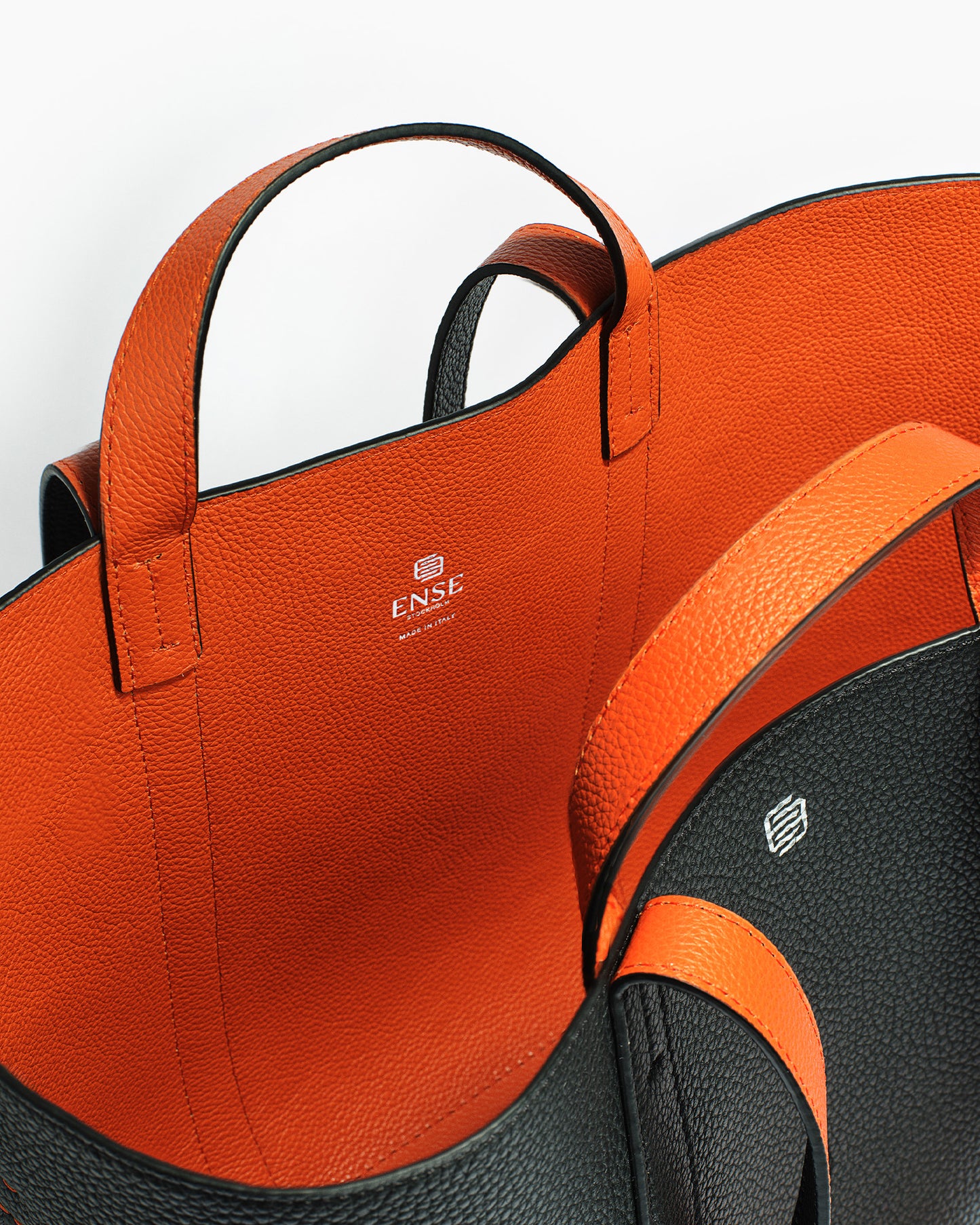 Medium Sanda Tote Black Cloudberry