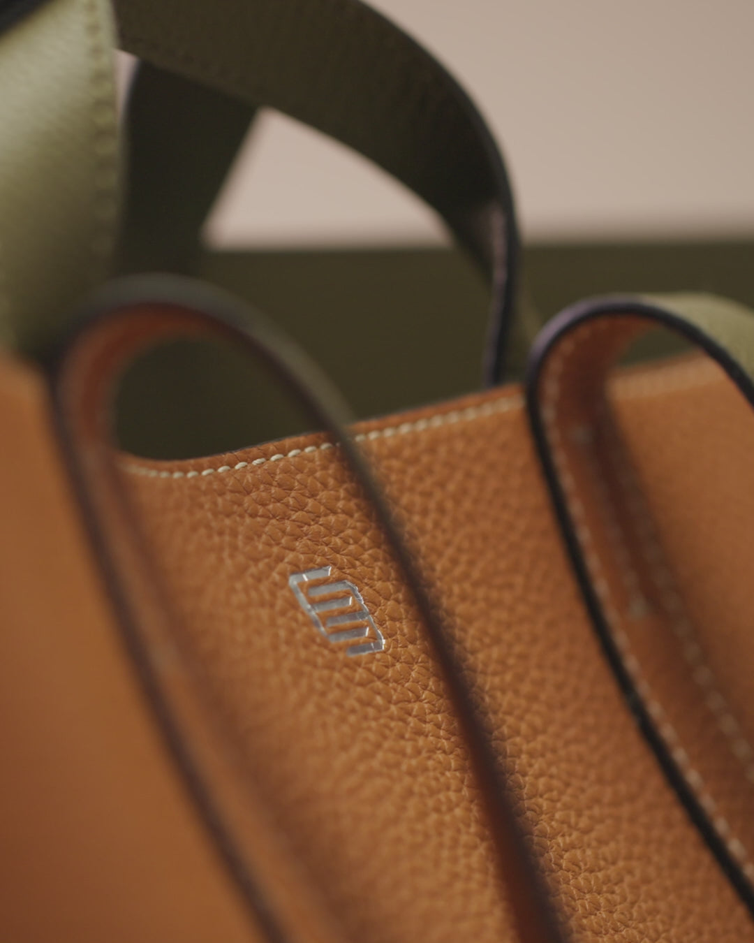 Medium Sanda Tote Light Oak Moss Green – ENSE